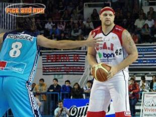 Lan�s contrat� a Terrell Taylor