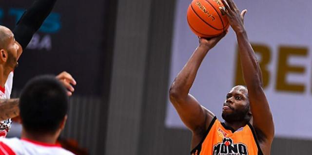 Otro refuerzo que salt� el charco