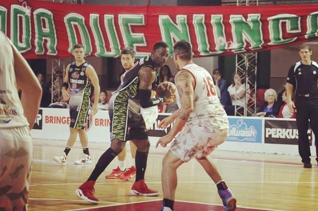 Rompi� el mercado: La Uni�n de Col�n contrat� a Fahnbuleh