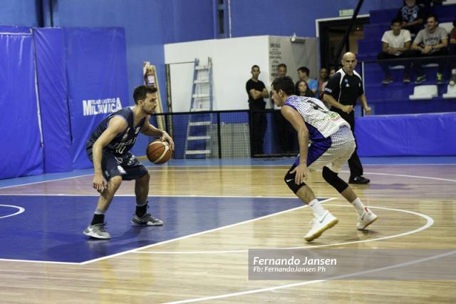 Deportivo Viedma sigue l�der en la Sur