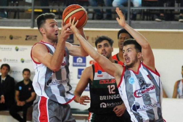 Central Entreriano trep� a la cima, Gimnasia da pelea