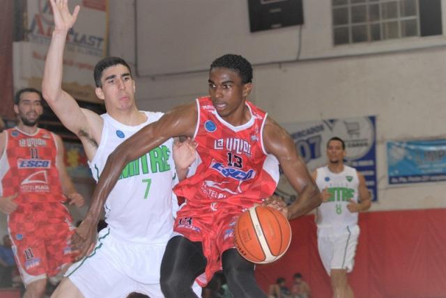 Flores se visti� de h�roe