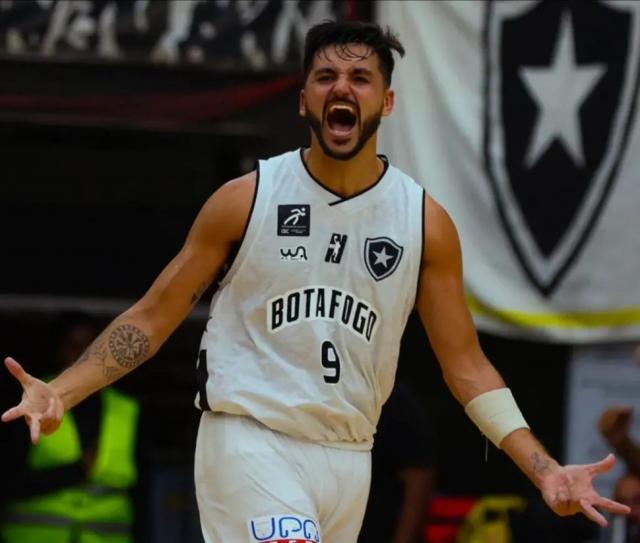 Ol�mpico contrat� a Ramiro Santiago