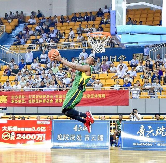 Karel Guzm�n es el primer extranjero de Ciclista