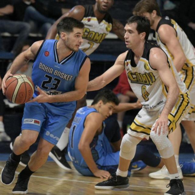 Con el cuchillo entre los dientes